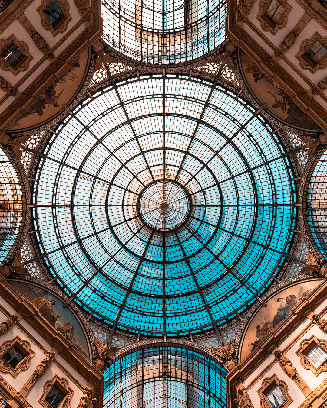 04_Znamenitosti_Milana_-_Sights_of_Milan_-_Photo_by_ARNO_PARTISSIMO_on_Unsplash.jpg