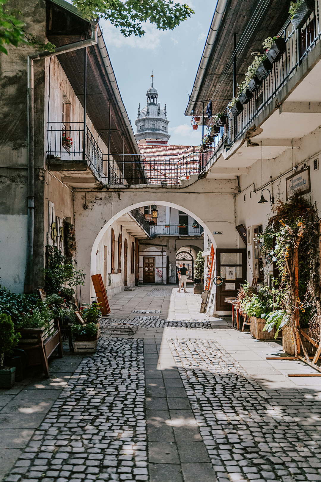 A charming courtyard in Krakow’s Kazimierz district, blending history with cafés, art and bohemian culture.
